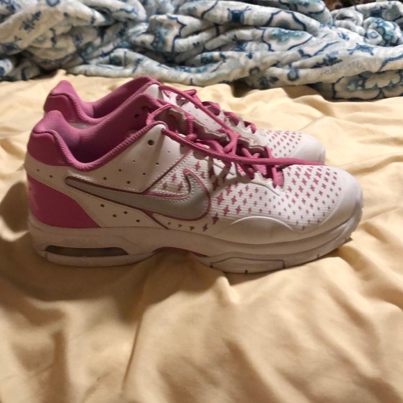 Women’s Nike’s - Picture 1 of 3